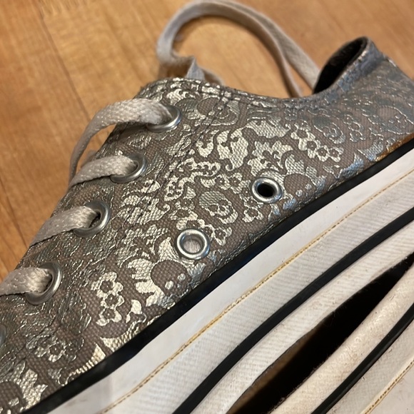 Rare Converse All Star Silver Skull Women’s Size 7 - Picture 9 of 15